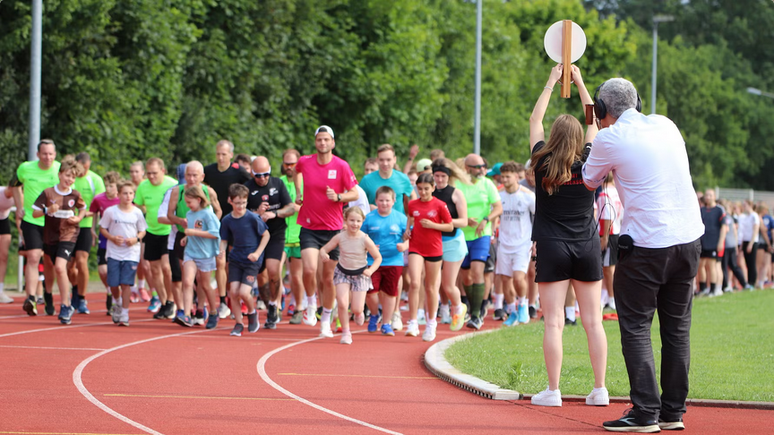 „Phänomenal!“ | Universität Vechta feiert Sporthalleneröffnung mit Sport- und Sommerfest inklusive Spendenlauf